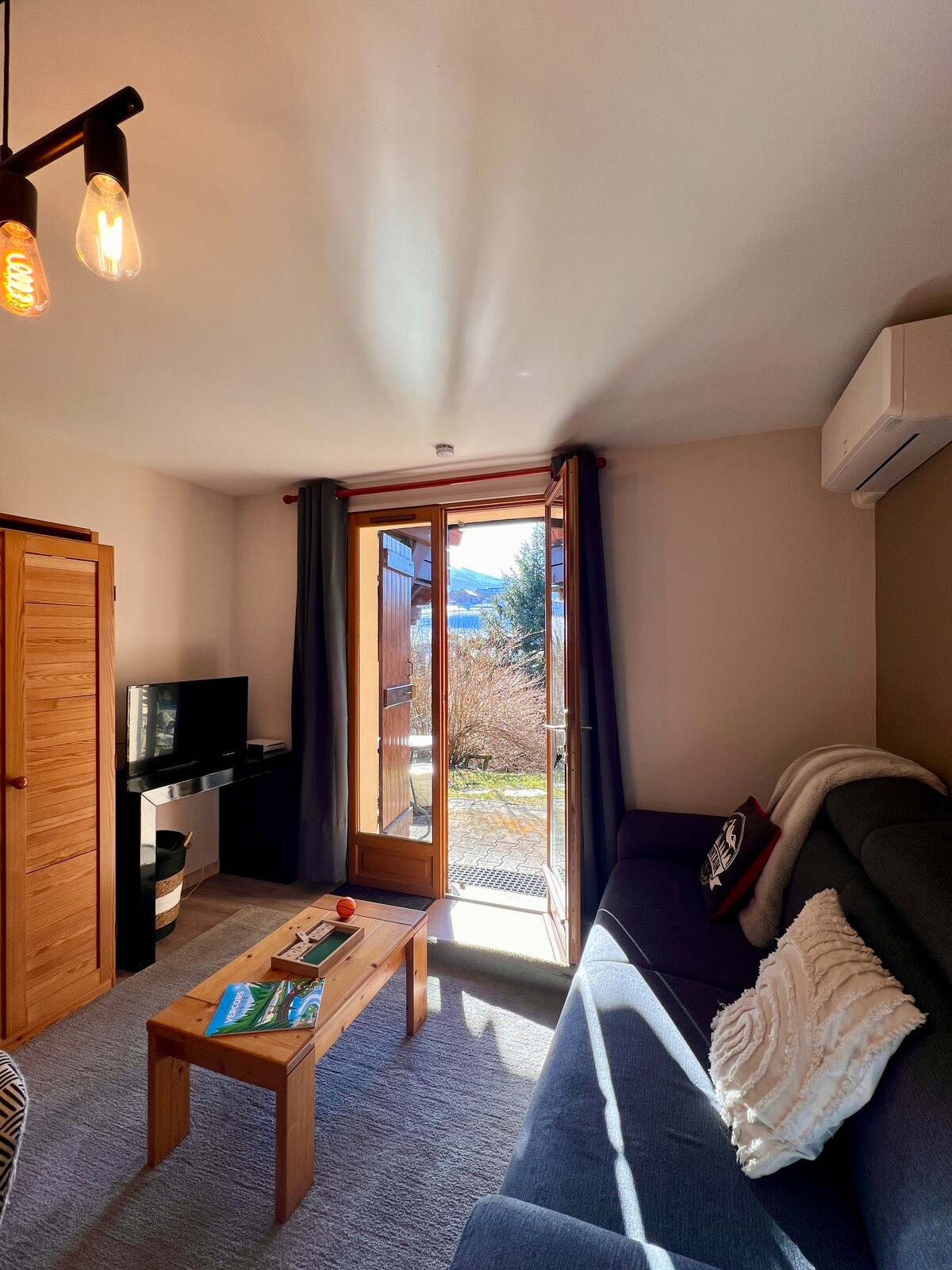 Studio 2 pers jardin vue montagnes