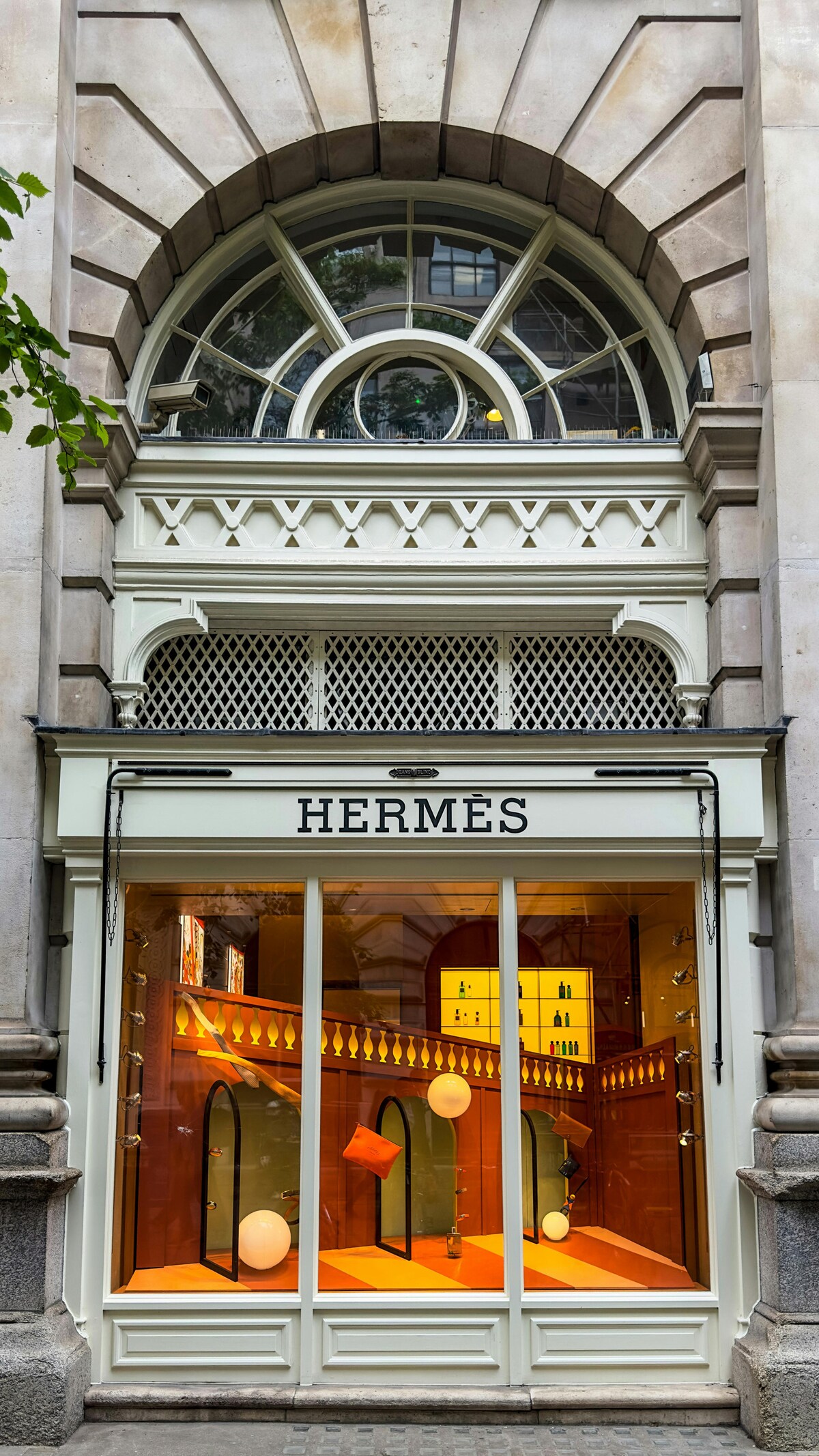 Ponthieu · Perle des Champs-Elysées