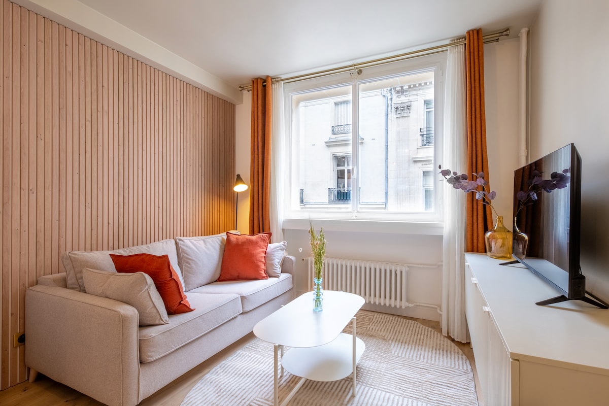 Montaigne Royal Suite