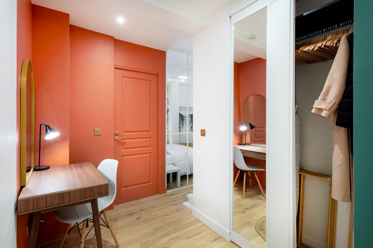 Montaigne Royal Suite