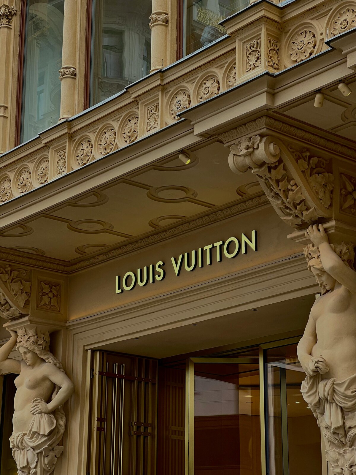 Montaigne Royal Suite